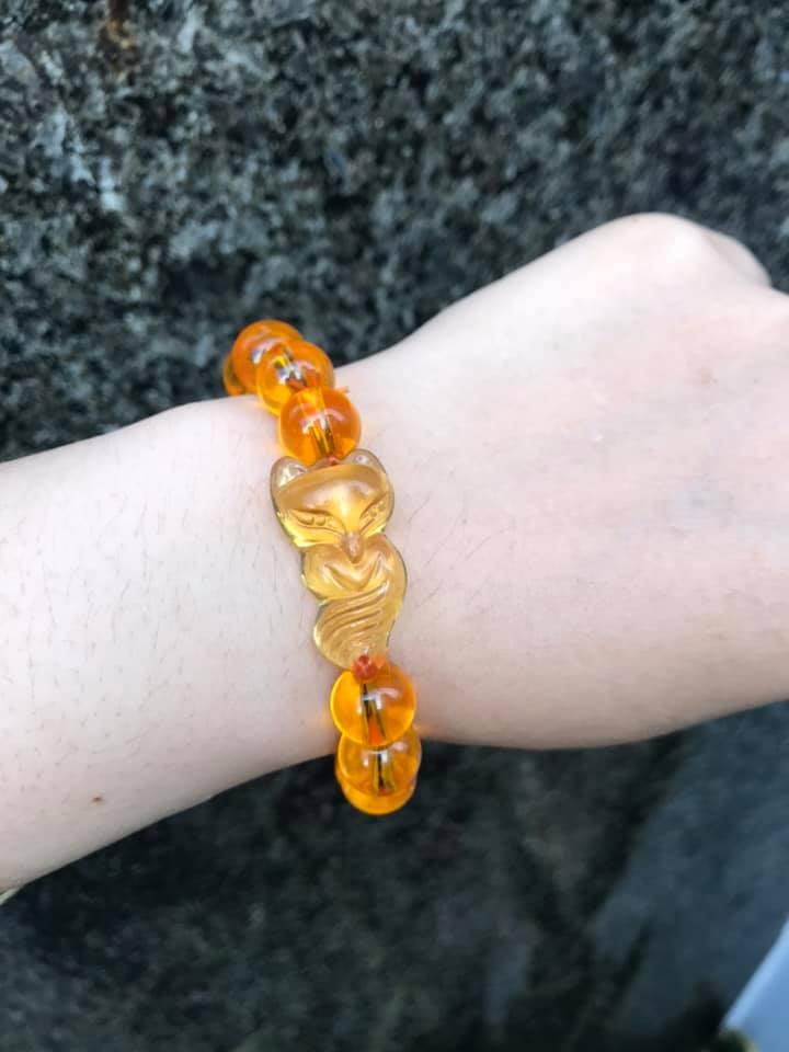 Vòng tay đá phong thủy hồ ly vàng